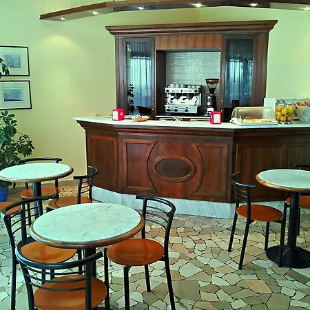 Ariston Hotel 3*