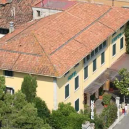 Ariston Hotel